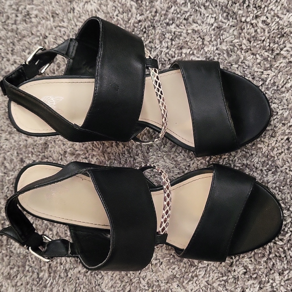 Heels - Picture 3 of 3